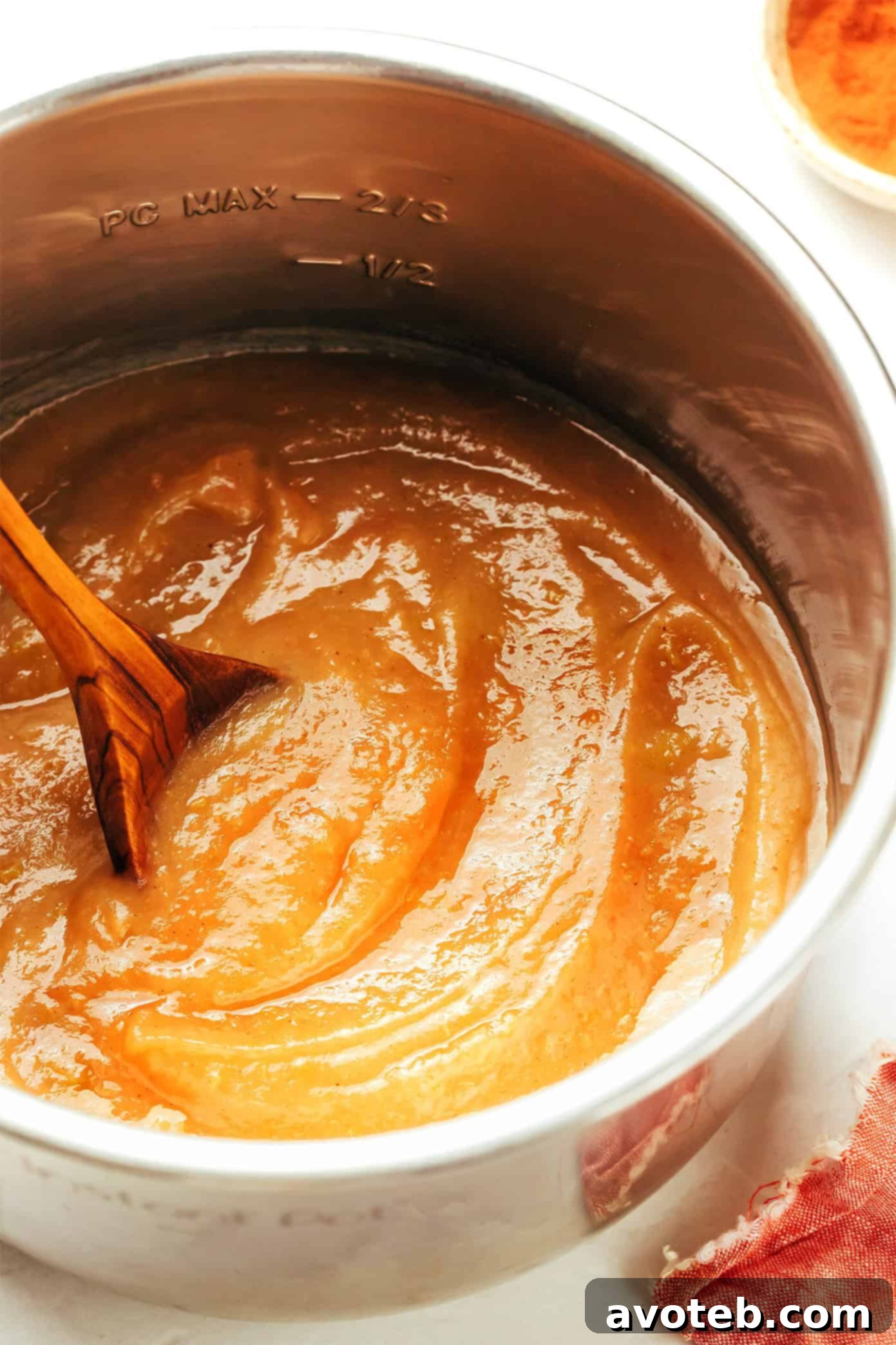 Freshly made Instant Pot applesauce in a serving bowl with fresh apples