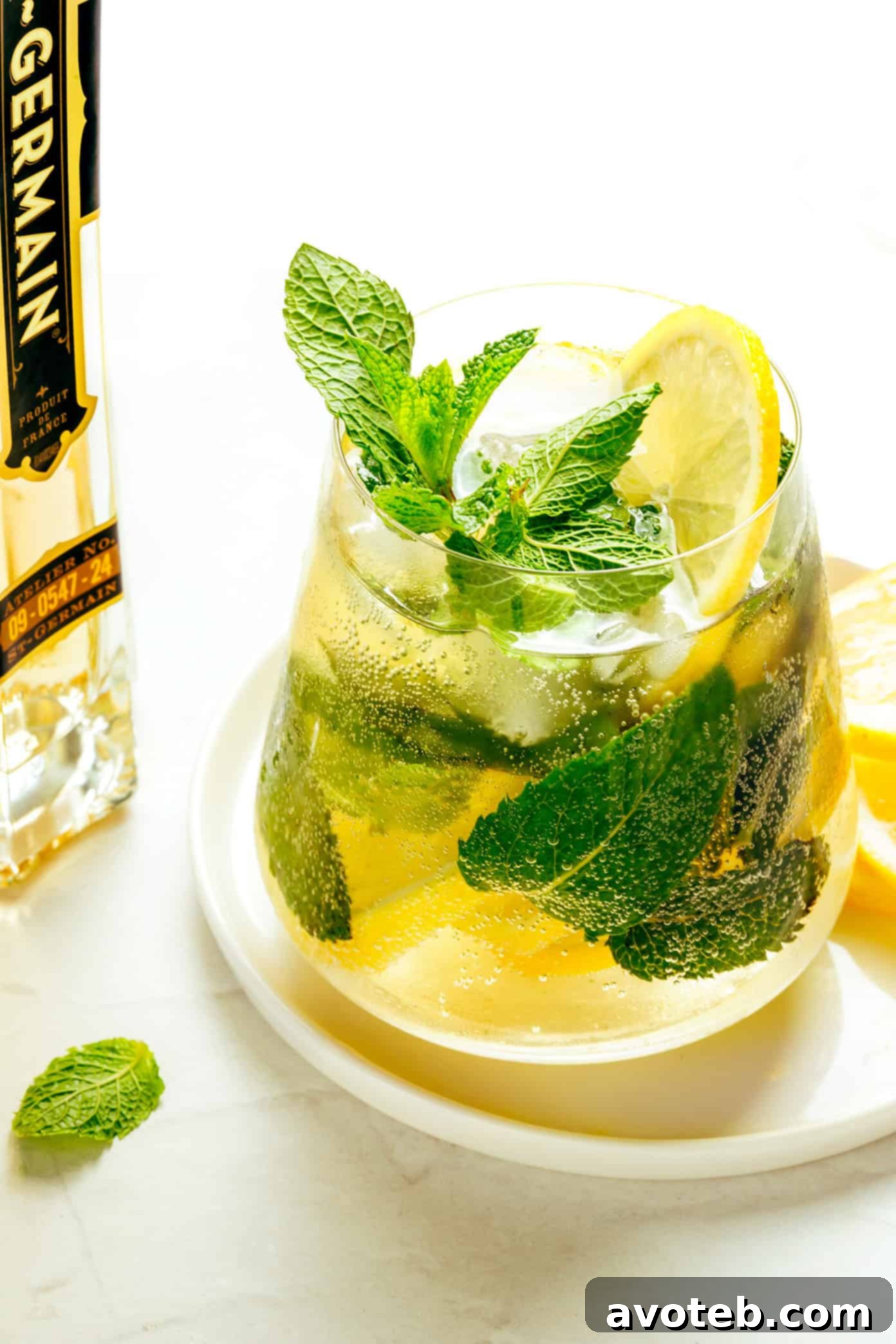 Classic Hugo Spritz cocktail with mint and lime