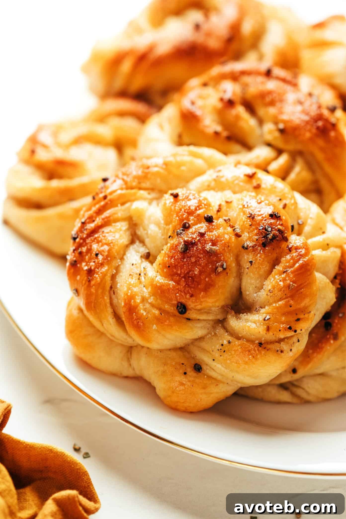 Cardamom Swirl Buns: A Taste of Sweden 8 Serving Swedish Cardamom Buns